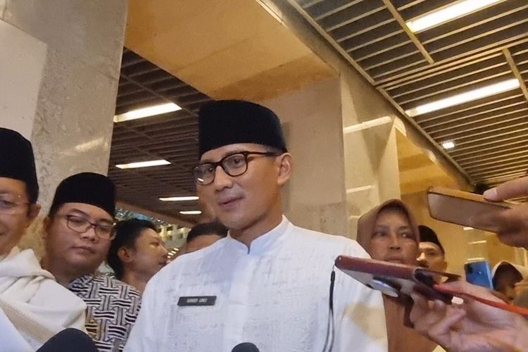 Menteri Pariwisata dan Ekonomi Kreatif (Menparekraf) Sandiaga Uno di Masjid Istiqlal, Jakarta, Jumat (21/4/2023).