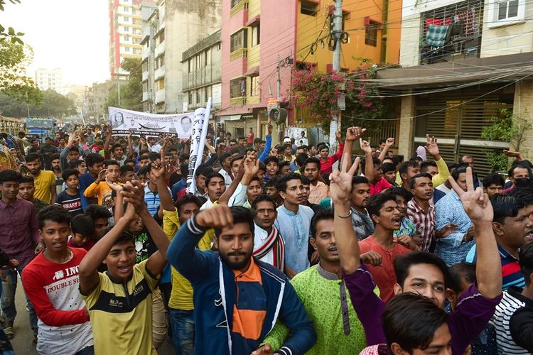 Massa pendukung partai berkuasa, Liga Awami, turun ke jalan saat kampanye menjelang pemilihan umum Bangladesh yang akan digelar 30 Desember 2018.