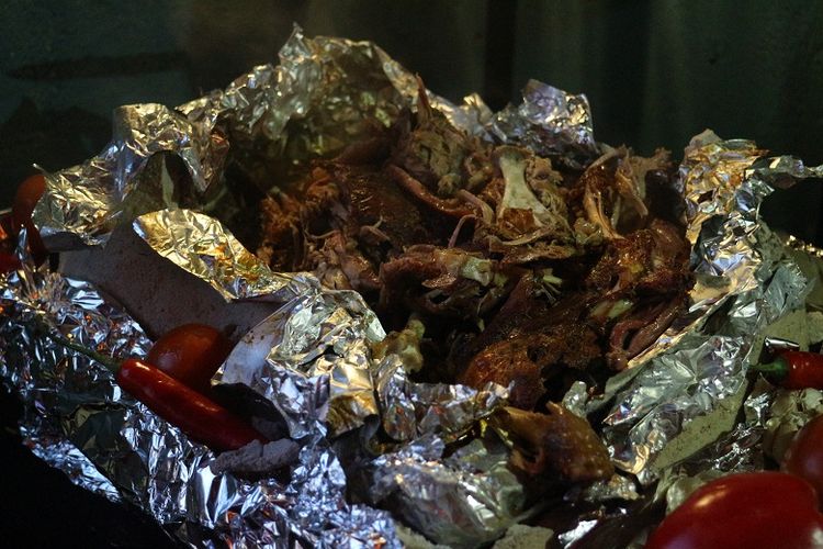 Kuliner khas Turki, Baby Lamb Baked in Salt tersaji di Warung Turki, Jakarta, Senin (21/5/2018). Kuliner berbahan daging domba itu merupakan salah satu sajian Kerajaan Ottoman pada era 1460-an.