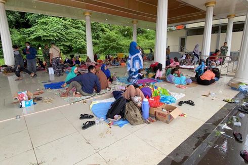 Pengungsi Gempa di Majene Kesulitan Air Bersih dan Listrik Masih Padam