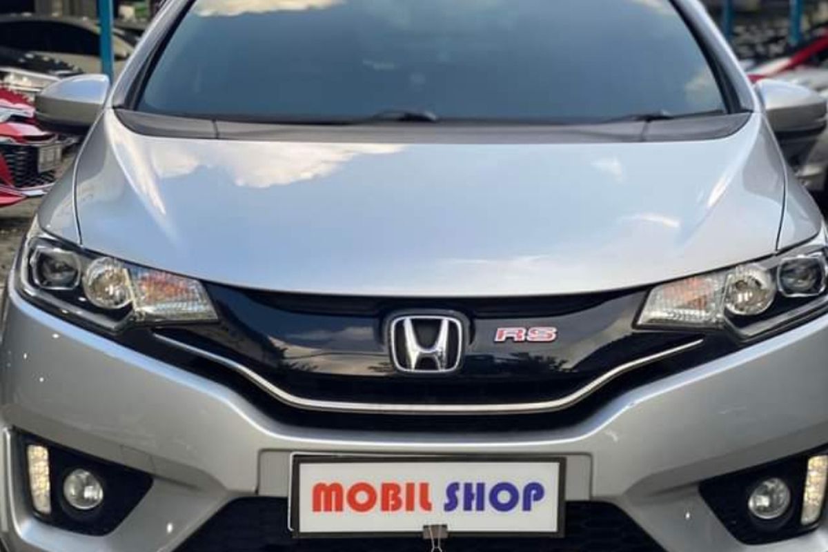 Honda Jazz bekas tetap menjadi primadona, di beberapa showroom mobil bekas harganya berkisar Rp 140 jutaan. 