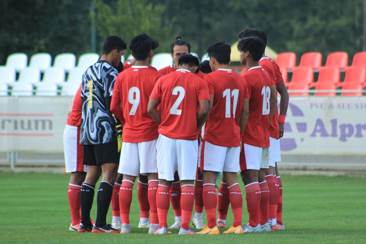 Skuad Timnas U19 Indonesia saat bertemu dengan Arab Saudi dalam laga uji coba di Kroasia, 11 September 2020.
