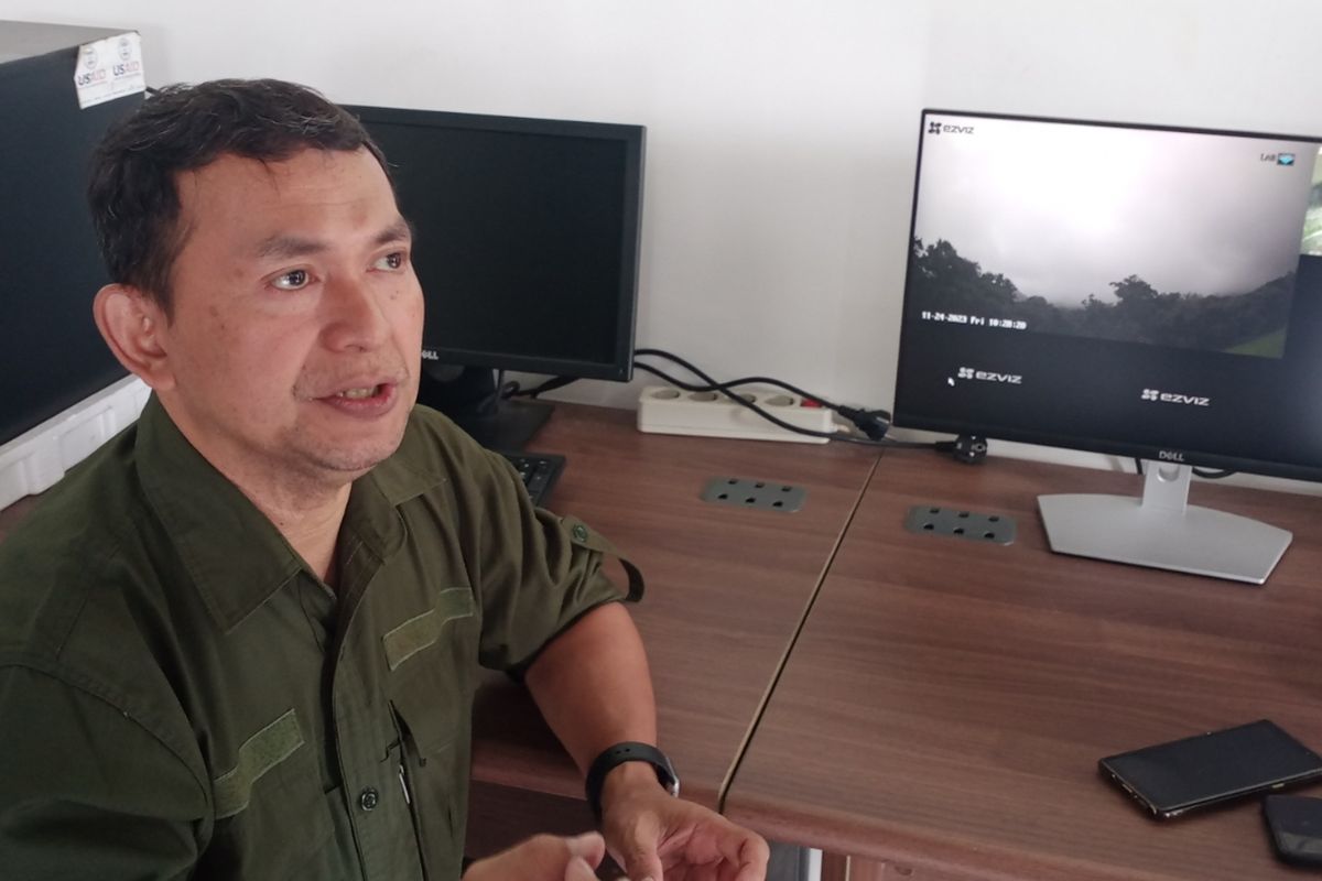 Pakar Mitigasi Bencana Universitas Brawijaya (UB), Prof Sukir Maryanto saat berada di laboratoriumnya yang berada di kawasan Gunung Arjuno, Kota Batu, Jawa Timur. 