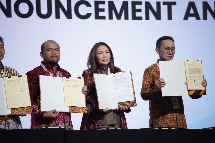 Direktur Komersial PGN Ratih Esti Prihatini hadir mewakili perusahaan menandatangani sejumlah PJBG.