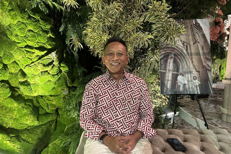 Owner & Art Director RumahKampung, Fajar J. Adi saat ditemui The Garden of Everlasting Heritage, Where Traditions and Timeless Love Blossom, di Fairmont Jakarta Pusat, Sabtu (2/5/2026).
