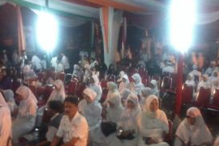 Tim Pemenangan nasional Prabowo-Hatta gelar buka puasa dan shalat tarawih bersama di Rumah Polonia Jakarta Timur, Selasa (1/7/2014)
