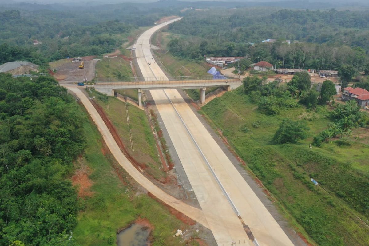 Pembangunan Jalan Tol Serang-Panimbang di Provinsi Banten.