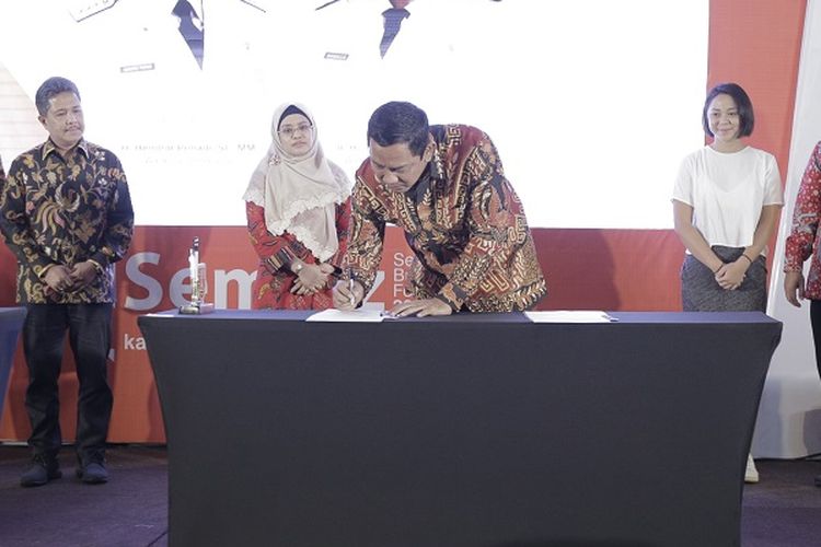 Wali Kota Semarang Hendi mendatangain LOI ( letter Of Intent ) di acara Semarang Business Forum (Sembiz) 2018 di Patra Semarang Hotel and Convention, Kamis (17/10/2018)