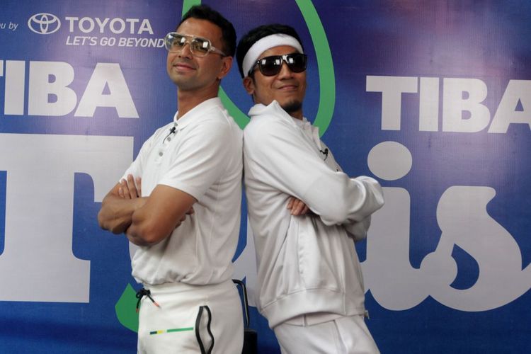 Raffi Ahmad dan Desta Mahendra saat ditemui usai jumpa pers Tiba Tiba Tenis di kawasan Pejaten Barat, Jakarta Selatan pada Selasa (8/11/2022). 