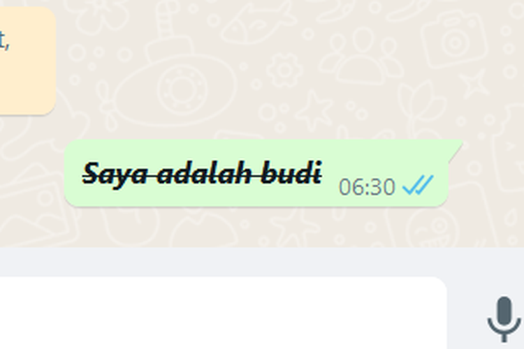 Tampilan tulisan berformat tebal, miring, coret bersamaan di WhatsApp.