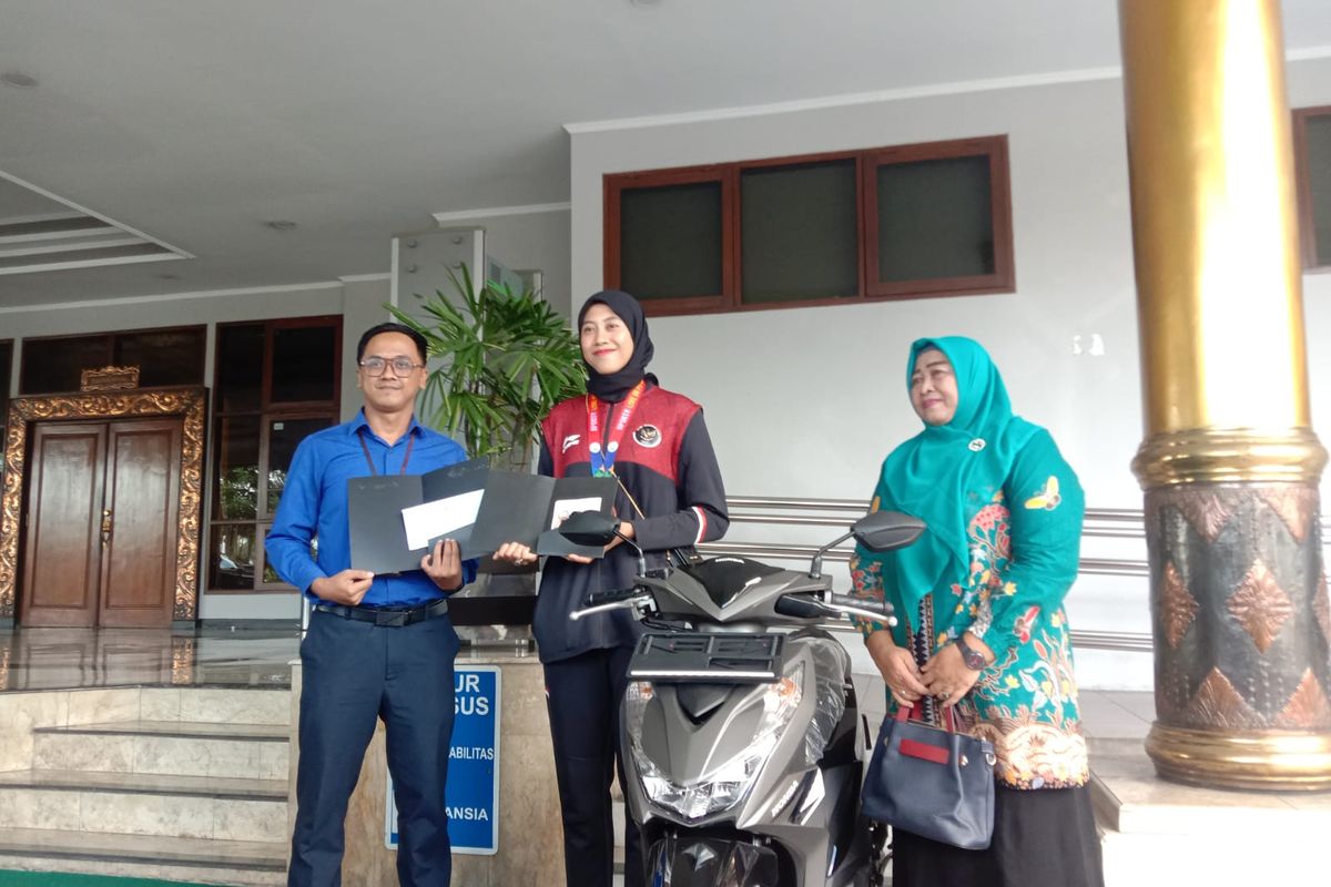 Megawati Hangestri Pertiwi, atlet bola voli putri yang meraih perunggu dalam SEA Games 2023 di Kamboja pulang ke Jember
