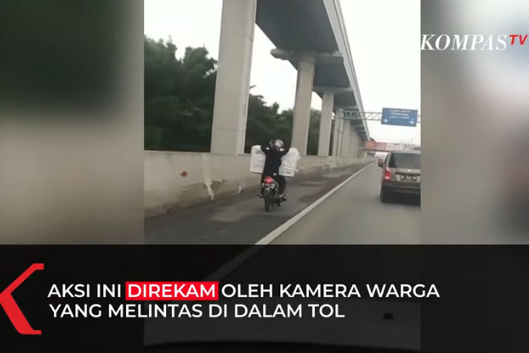 Viral video pengendara motor dengan muatan berlebih masuk Tol Jakarta-Cikampek.