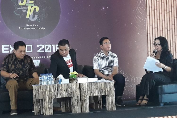 Gibran Rakabuming Raka (dua dari kanan) dalam diskusi pengusaha muda pada acara Sampoerna Entrepreneurshio Training Center (SETC) Expo di Denpasar, Bali, Sabtu (15/12/2018). 