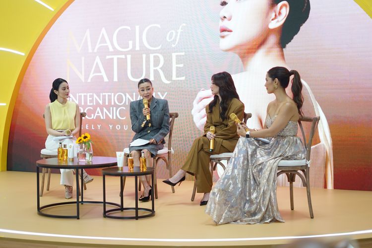 Acara grand launching rangkaian produk Magic of Nature di Gandaria City, Jakarta Selatan pada Jumat (08/05)