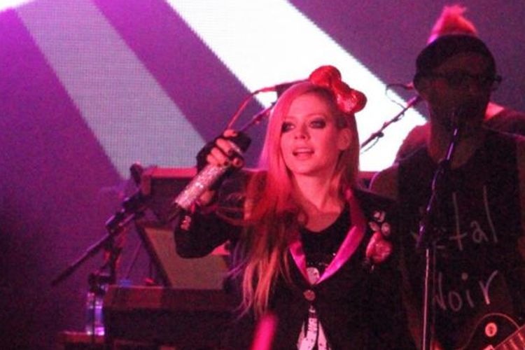 Vokalis pop punk rock dari Kanada, Avril Lavigne, meledakkan histeria para penonton konser Avril Lavigne - Asia Tour 2014 di Istora Senayan Jakarta, Rabu (12/3/2014) malam.