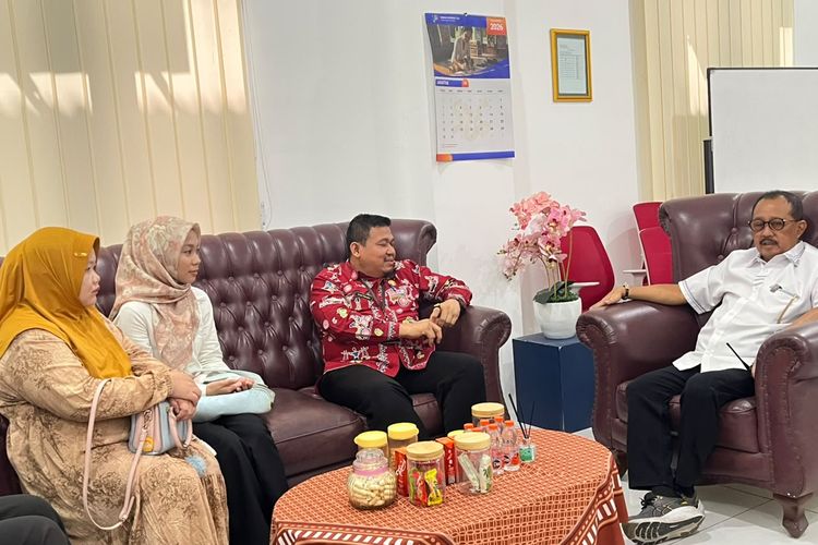 Mahasiswa Ini Nyaris Putus Kuliah karena Tercatat Desil 7, Padahal Jual Motor untuk Kuliah
