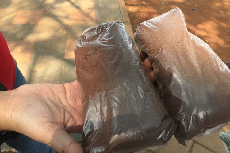 Kopi Bukuk dari biji kopi robusta dari tiko kopi bubuk  Bapak Ook Tangerang