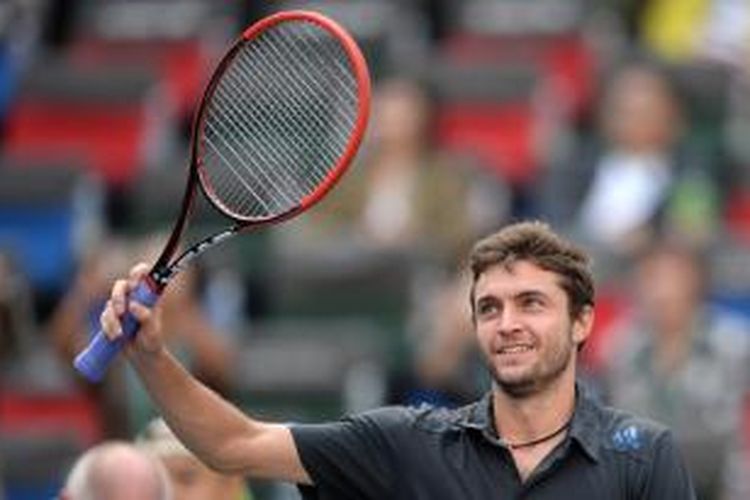 Petenis Perancis, Gilles Simon, bereaksi setelah memenangi pertandingan melawan petenis Ceko, Tomas Berdych, pada perempat final Shanghai Masters di Qizhong Tennis Stadium, Shanghai, Jumat (10/10/2014).