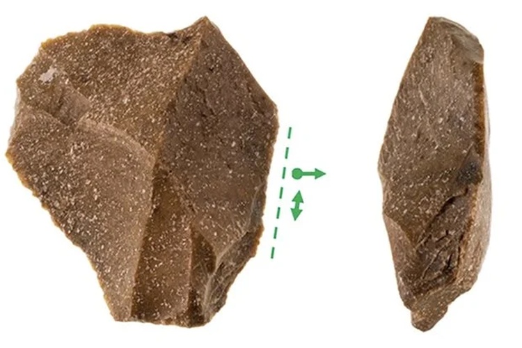 Salah satu alat batu yang ditemukan di situs prasejarah Revadim di selatan Dataran Pesisir Israel. Studi menemukan manusia prasejarah kumpulkan barang bekas dan menggunakannya kembali.

