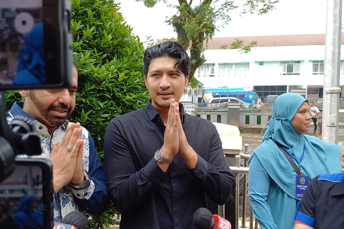 Aditya Zoni setelah menjalani sidang cerai di Pengadilan Agama Cibinong Bogor, Selasa (2/7/2024).