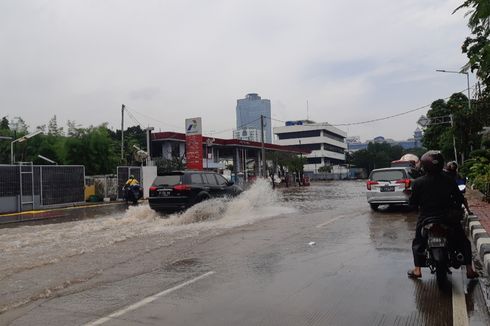 Banjir Genangi Jalan Danau Sunter Selatan, Jakarta Utara