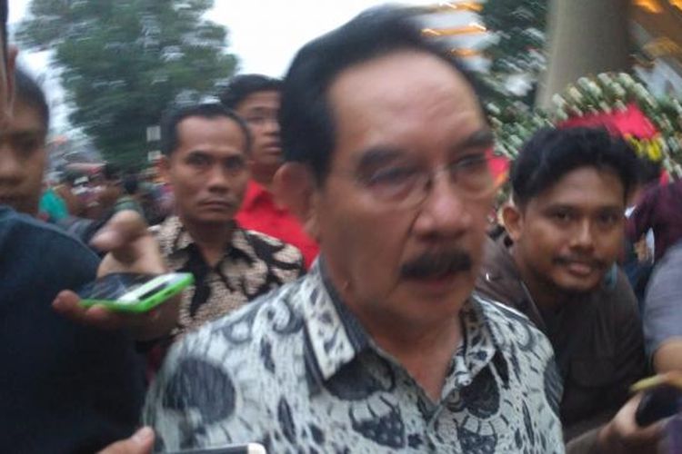 Mantan Ketua Komisi Pemberantasan Korupsi (KPK) Antasari Azhar  di Taman Ismail Marzuki usai menghadiri pagelaran teater kebangsaan 