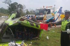Minibus Terbalik akibat Ban Pecah di Tol Pandaan Malang, Seorang Bayi Tewas