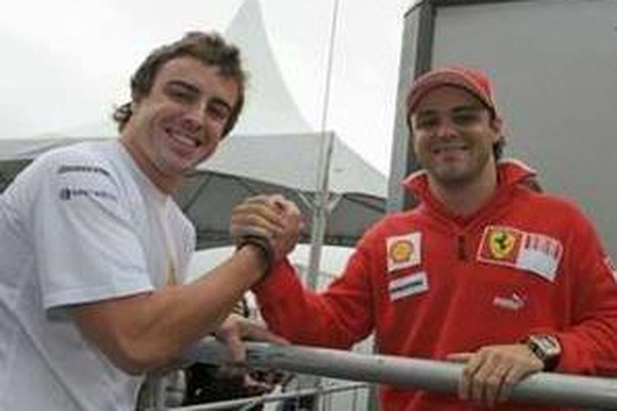 Alonso (kiri) dan Massa masih tampak akrab 