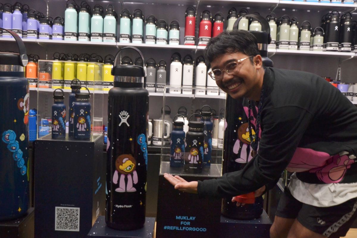 Merek botol air minum asal Oregon, AS, Hydro Flask meluncurkan koleksi terbarunya yang berkolaborasi dengan senimal visual lokal Jakarta, Muklay.