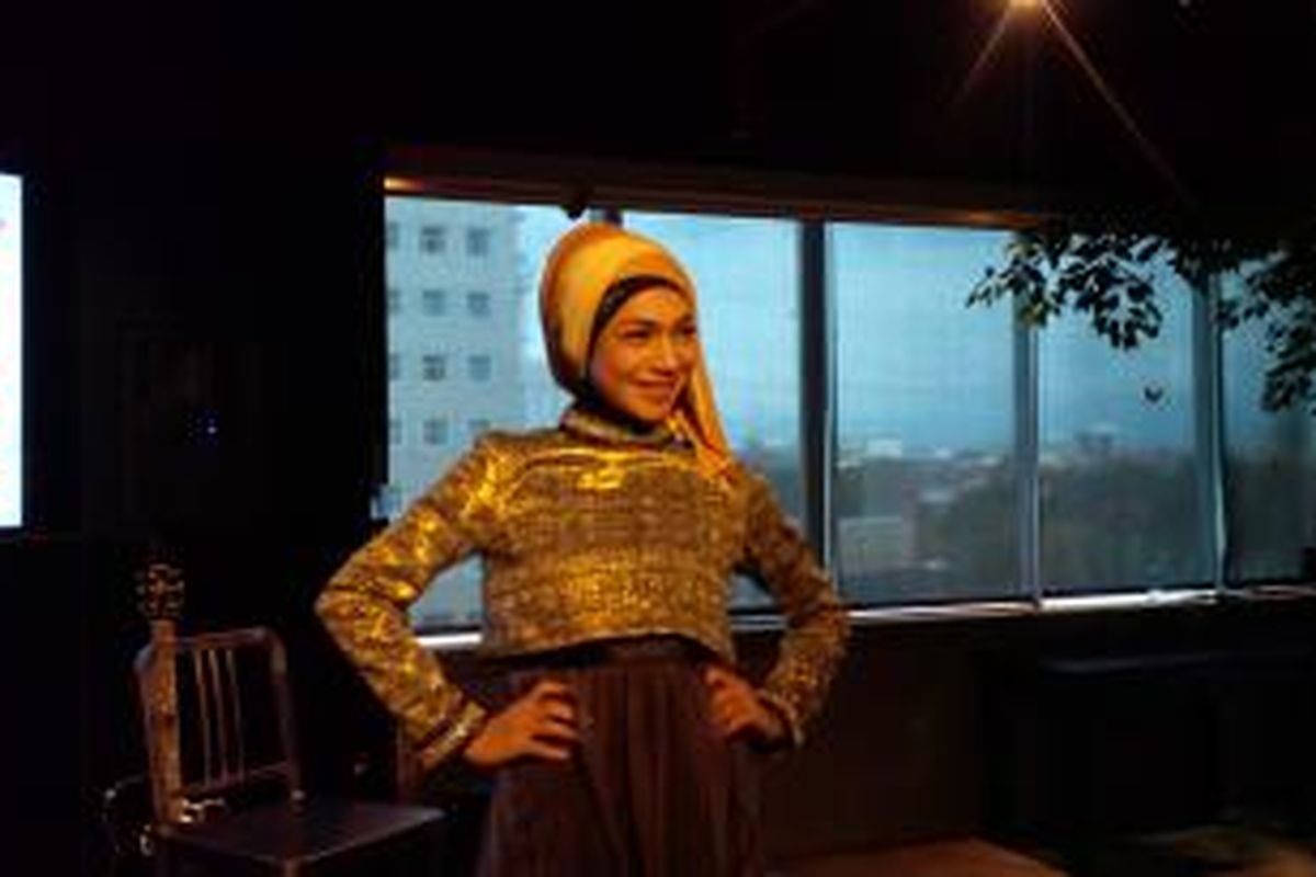 Penyanyi Indah Nevertari