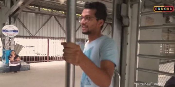 Dalam potongan video, terlihat seorang pria berdiri di depan pintu kereta Mumbai, India, sebelum keluar dan melakukan Kiki Challenge. Demam Kiki Challenge membuat banyak negara mengeluarkan peringatan. Termasuk India.