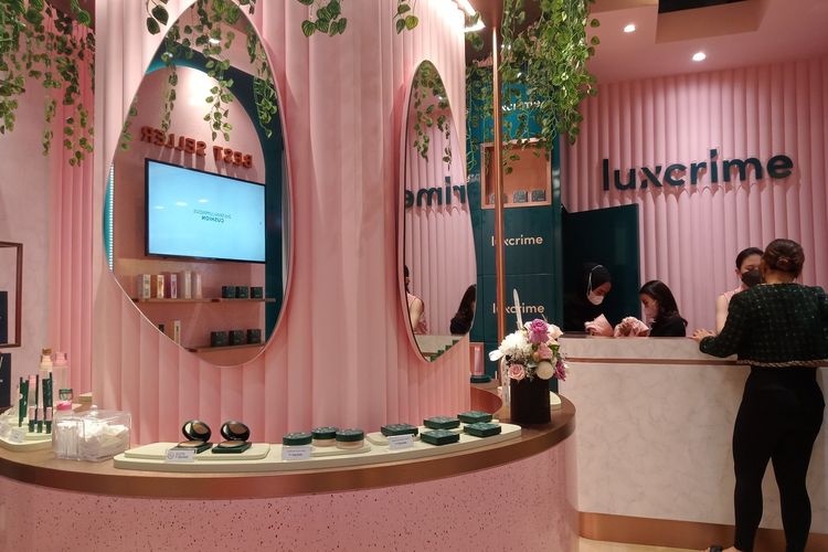 Brand kecantikan lokal Luxcrime membuka toko keduanya di Central Park Mall, Jakarta Barat.