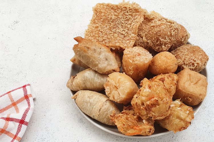 Various fried foods are foods that need to be avoided by people with respiratory disorders. 