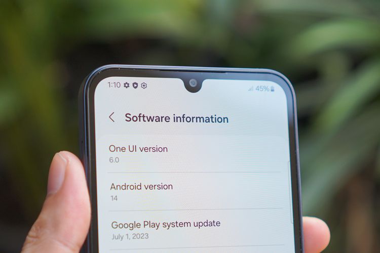 Samsung Galaxy A25 5G sudah menjalankan Android 14 dengan antarmuka One UI 6.0