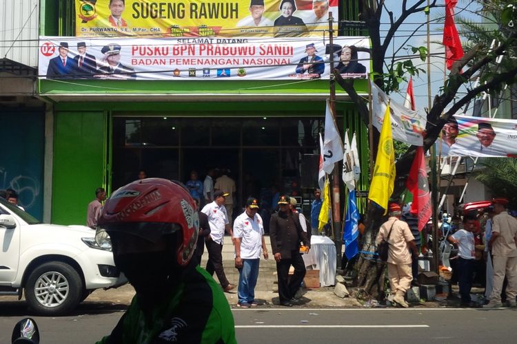 Posko BPN Prabowo-Sandi di Jalan Letjen Suprapto No 53 Kelurahan Sumber, Kecamatan Banjarsari, Solo, Jawa Tengah, Jumat (11/1/2019).