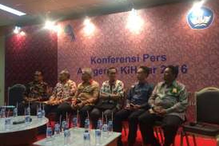 Konferensi pers pemberian anugerah Kita Harus Belajar (Kihajar) di Gedung D Kemendikbud, Jakarta, Jumat (25/11/2016).