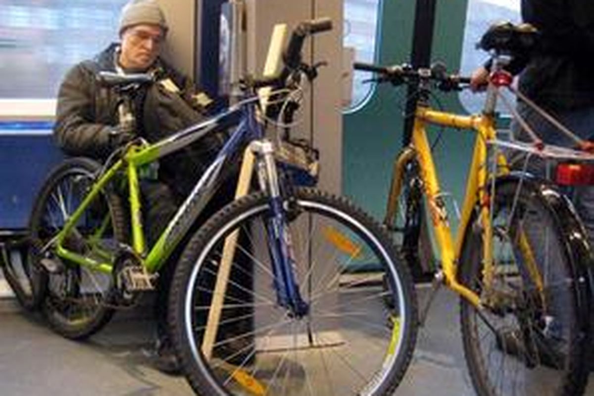 Warga Kopenhagen terbiasa menggunakan sepeda dan alat transportasi umum, sehingga pemandangan sepeda di dalam kereta adalah hal yang biasa.