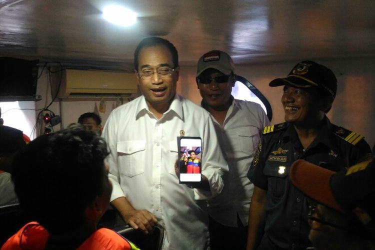 Menteri Perhubungan (Menhub) Budi Karya Sumadi melakukan inspeksi mendadak (sidak) ke Dermaga Kali Adem, Pelabuhan Muara Angke, Jakarta Utara, Rabu (20/6/2018) pagi.