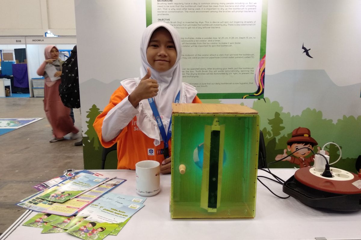 Alya Kusuma Nurjanah, bocah 10 tahun yang menciptakan alat pembersih bakteri pada sikat gigi.