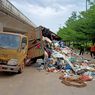 Kelebihan Muatan, Bak Truk Sampah Pemkot Batam Terguling