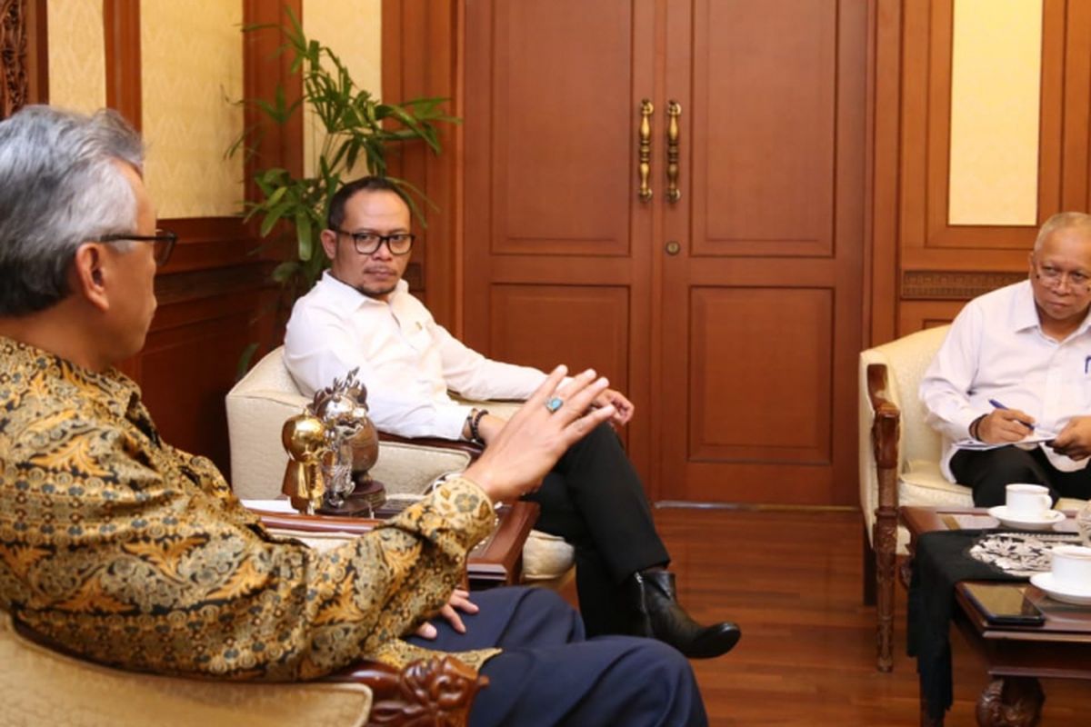 Duta Besar RI di Yordania Andy Rachmianto menemui Menteri Ketenagakerjaan M. Hanif Dhakiri di Kantor Kemnaker Jakarta, Senin (22/10/2018)