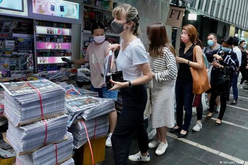 Hong Kong: Hundreds line up for last 'Apple Daily' edition