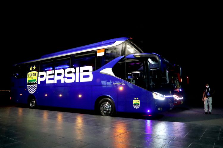 Bus Persib Bandung yang digunakan untuk transportasi tim selama Liga 1 2021-2022.