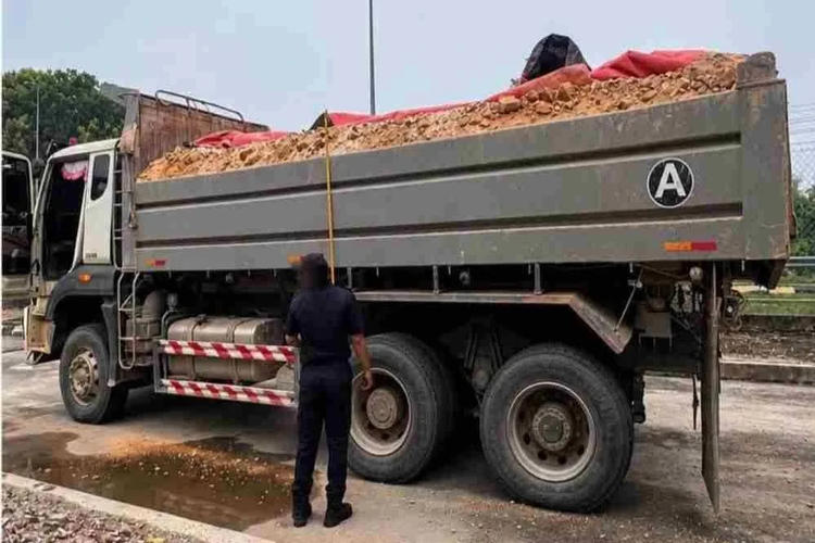 WNI di Malaysia Ditahan Usai Bawa Muatan Truk Berlebih, Mengaku karena Tekanan Majikan