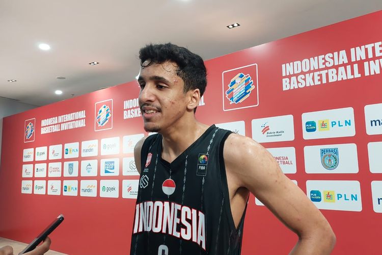 Pemain Indonesia Patriots, Ali Bagir Alhadar, kala menjawab pertanyaan media dalam ajang test event Piala Dunia Basket atau FIBA World Cup 2023 di Indonesia Arena, Jumat 4 Agustus 2023.