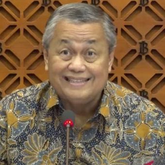 Gubernur Bank Indonesia (BI) Perry Warjiyo dalam konferensi pers hasil Rapat Dewan Gubernur (RDG) BI Bulan Maret 2025 di Jakarta, Rabu (19/3/2025). 
