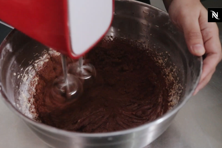 Proses pembuatan cupcake infused kopi