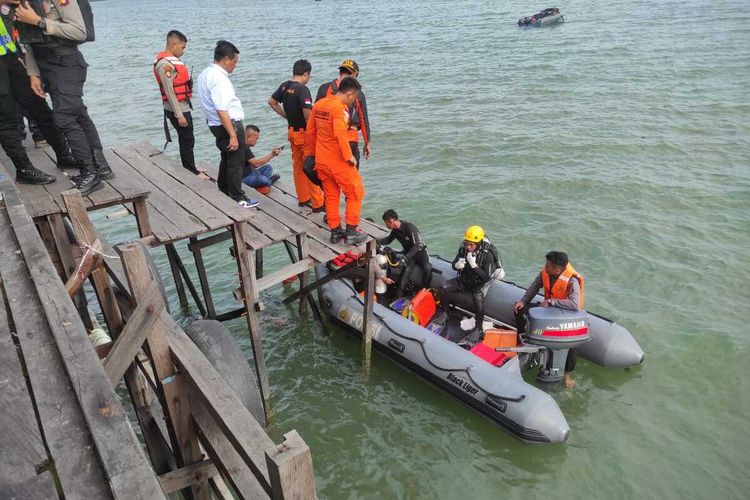 Tim SAR Gabungan Masih Melakukan Pencarian Korban yang Melompat dari Jembatan TPI Klandasan, Balikpapan.