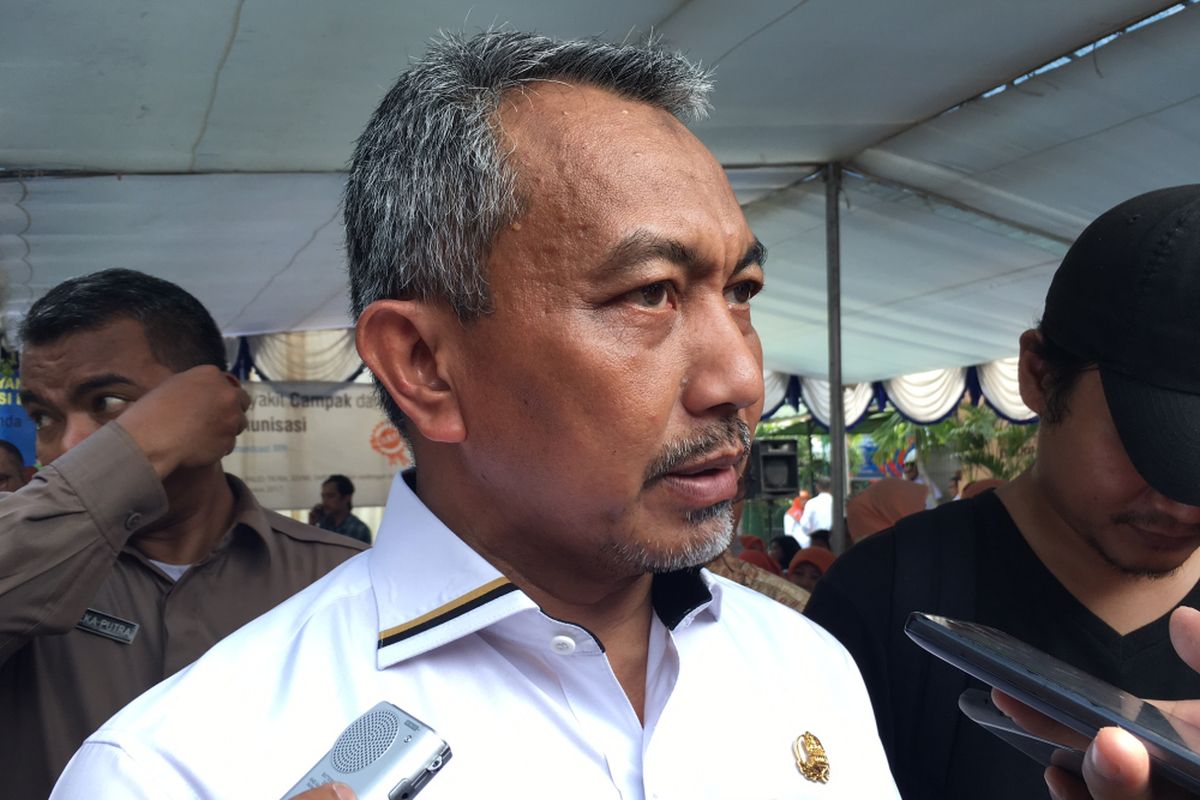 Wakil Wali Kota Bekasi Ahmad Syaikhu saat menghadiri acara pelaksanaan imuniasasi measles rubella (MR) di Posyandu Tunas Cempaka, Kelurahan Jaka Setia, Kota Bekasi, Selasa (5/9/2017). 