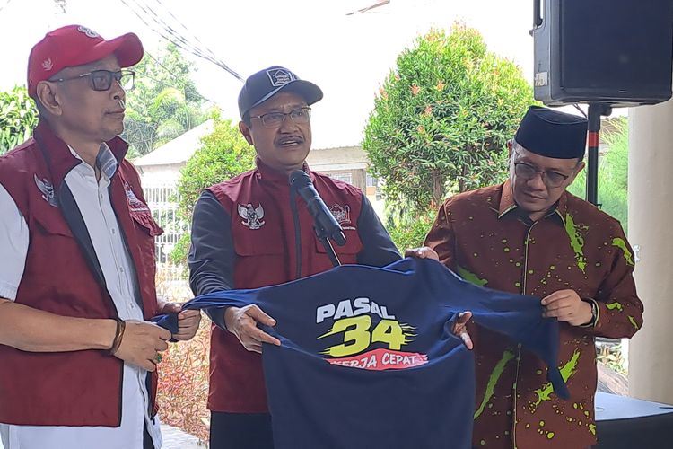 Minister Evaluates School for the People Program After Over a Year of Operation